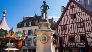 À Dijon, le roi bleu réveille les monuments