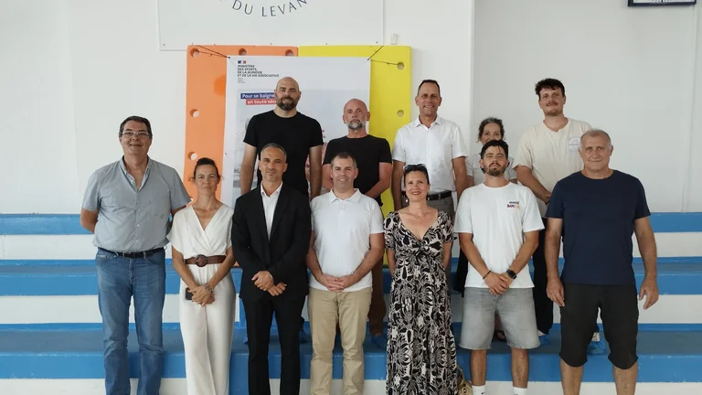 À Toulon, les enfants apprennent le bon réflexe anti-noyade