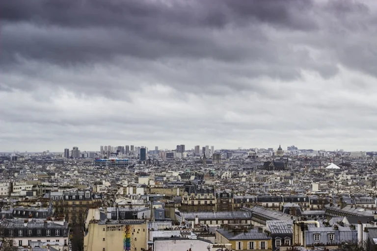 Courbevoie face au double risque chaleur-orages