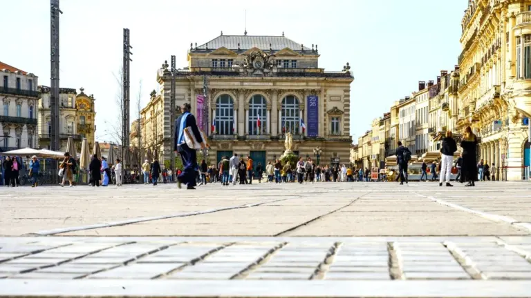 À Montpellier, les pierres de la Comédie racontent la ville