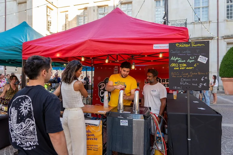 À Nîmes, vins, jazz et artisanat au cœur de l’Écusson