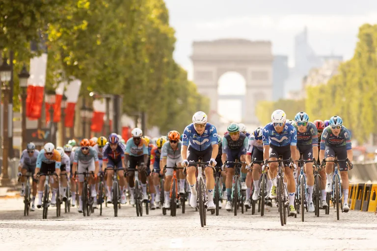 À Paris, Van der Poel renverse le final du Tour: ce qu'il faut retenir