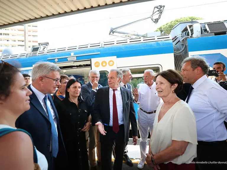 À Toulon, le train régional bouscule les trajets du quotidien
