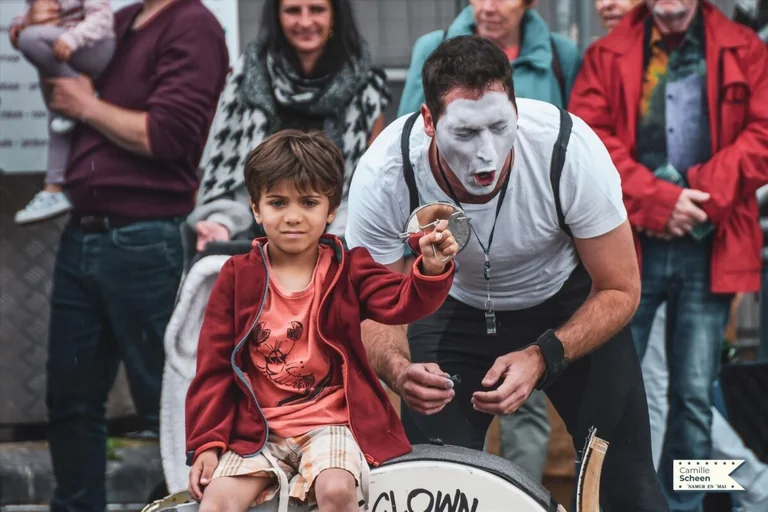 ImproLocura à Saint-Nazaire : un spectacle gratuit à la plage