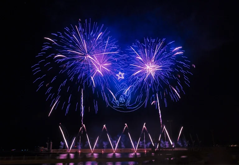 15 août à Marseille : karaoké géant et feu d'artifice au J4