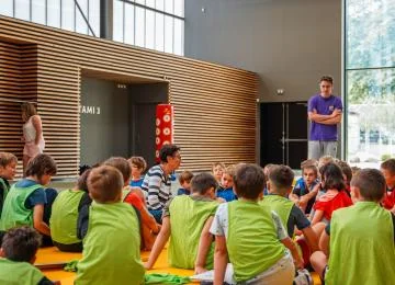 À Bayeux, le marché de Noël prépare ses futurs stands