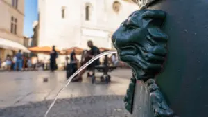 À Nîmes, boire gratuitement au cœur de ville
