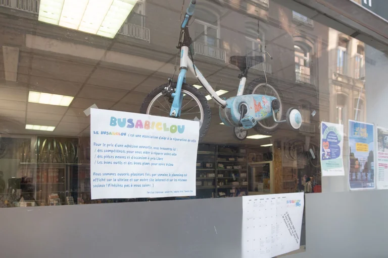 À Roubaix, Busabiclou apprend aux cyclistes à réparer eux-mêmes leur vélo