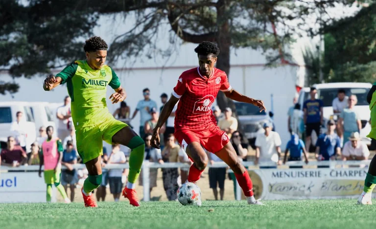 VFC La Roche vs Versailles : le choc de Ligue 3 à ne pas manquer