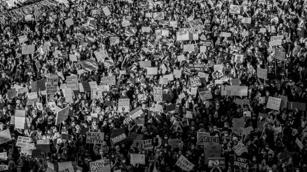 Rennes se rassemble contre le racisme après Trappes